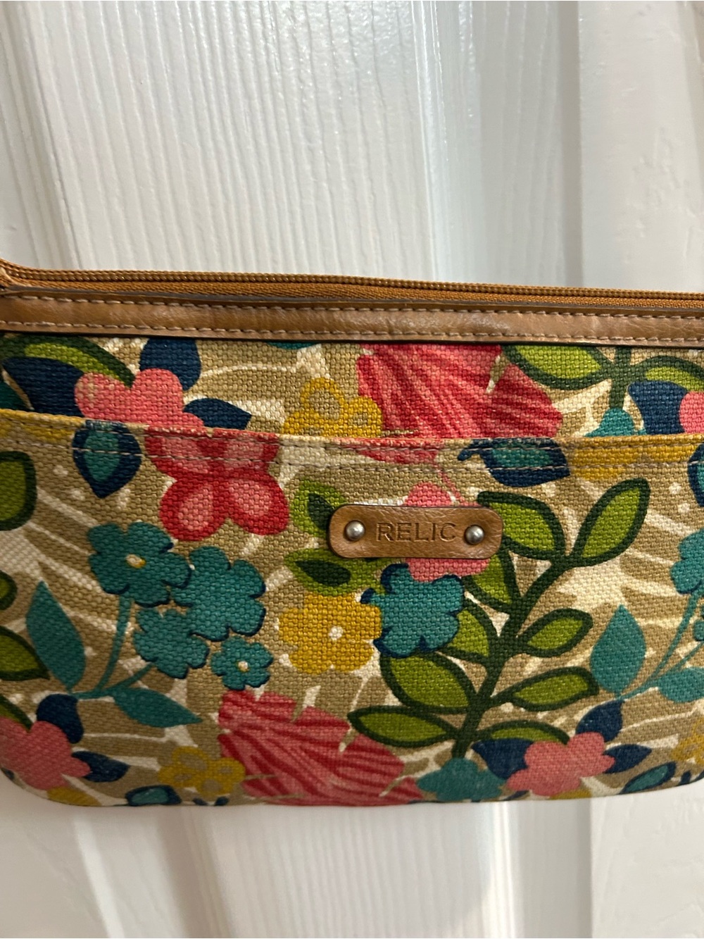 Relic by Fossil Crossbody Purse Brown Pink Blue Floral Canvas Slim Zip Top Boho - Picture 2 of 9
